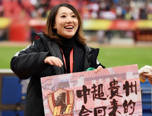 Nữ chủ tịch CLB bóng đá xinh đẹp nhất Trung Quốc: Con gái của đại gia bất động sản nhưng từ chối thừa kế, kiên quyết học thiết kế thời trang - Ảnh 6.