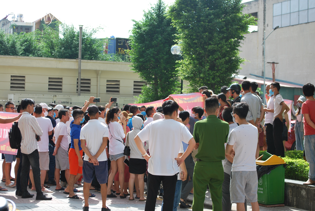 Hà Nội: Hàng nghìn hộ dân chung cư cao cấp phản đối chủ đầu tư lấy sân chơi của trẻ làm chỗ đỗ xe - Ảnh 9.