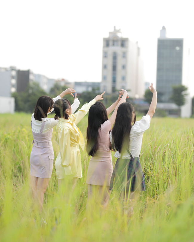 Nhóm nữ có 23 thành viên - SGO48 kể chuyện quay MV phải thức từ 2 giờ sáng để xếp hàng make up - Ảnh 11.