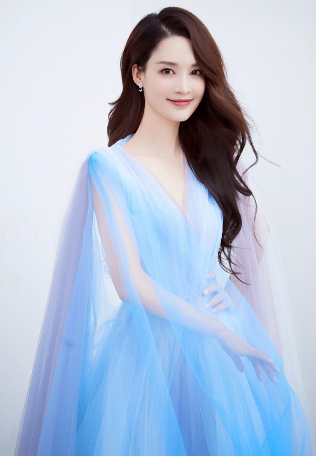 Dàn mỹ nhân Hoa ngữ “xúng xính” váy áo đọ sắc tại Đêm hội CCTV: “Mẹ một con” Angelababy xinh đẹp thần thái vượt mặt đàn em Quan Hiểu Đồng - Ảnh 10.
