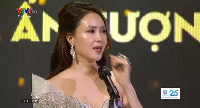 Hồng Diễm khóc không ngừng khi nhận giải Nữ chính ấn tượng nhất VTV Awards, nhắc tới &quot;Ngôi sao Khuê của anh Bảo&quot; khiến fan vỡ òa - Ảnh 4.
