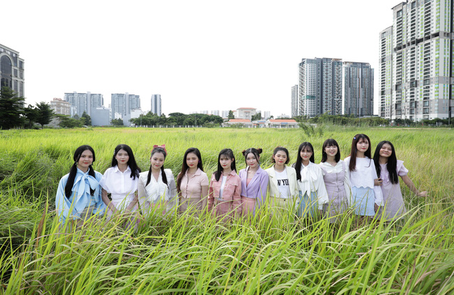 Nhóm nữ có 23 thành viên - SGO48 kể chuyện quay MV phải thức từ 2 giờ sáng để xếp hàng make up - Ảnh 8.