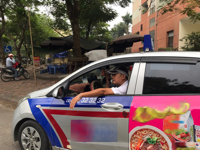 Tài xế taxi chẳng nhàn như người ta nghĩ: Ăn nghỉ vạ vật dưới trời nắng nóng khiến nhiều người bị shock nhiệt, ảnh hưởng đến sức khỏe mà thu nhập chẳng đáng là bao - Ảnh 3.