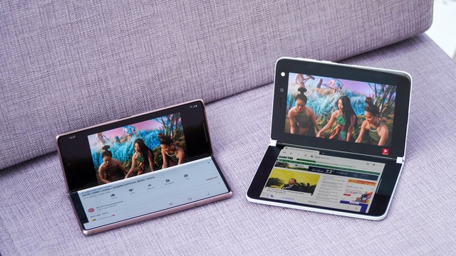 Galaxy Z Fold2 đối đầu Surface Duo: smartphone màn hình gập nào tốt hơn? - 4