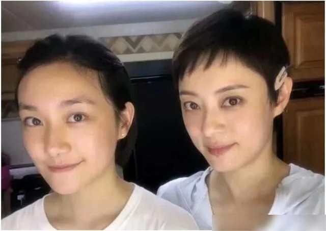 Cô em gái 19 tuổi cùng cha khác mẹ của Tôn Lệ gây chú ý nhờ vẻ ngoài xinh đẹp nổi bật không kém gì người chị nổi tiếng - Ảnh 6.
