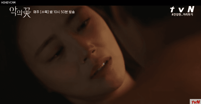 Đâu riêng gì cảnh giường chiếu gây sốt, &quot;vợ chồng&quot; Lee Jun Ki còn có vô số cảnh 18+ trong &quot;Hoa của quỷ&quot; khiến người xem đỏ mặt - Ảnh 8.