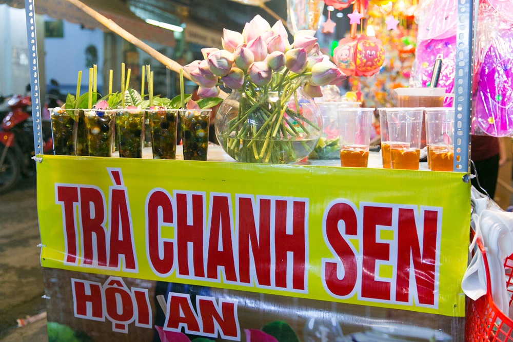 Đến phố lồng đèn ngỡ như lạc vào lễ hội ẩm thực của Sài Gòn, lạ miệng từ món Tây đến món ta - Ảnh 6.