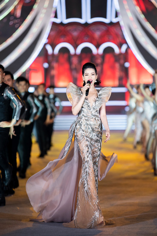 Lệ Quyên khoe eo thon, thăng hoa với màn trình diễn máu lửa trên sân khấu Hoa hậu Việt Nam - Ảnh 3.