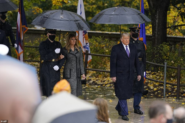 Ivanka Trump và Đệ nhất phu nhân Mỹ lần đầu tiên xuất hiện công khai cùng với ông Donald Trump sau khi nhận kết quả bầu cử - Ảnh 3.