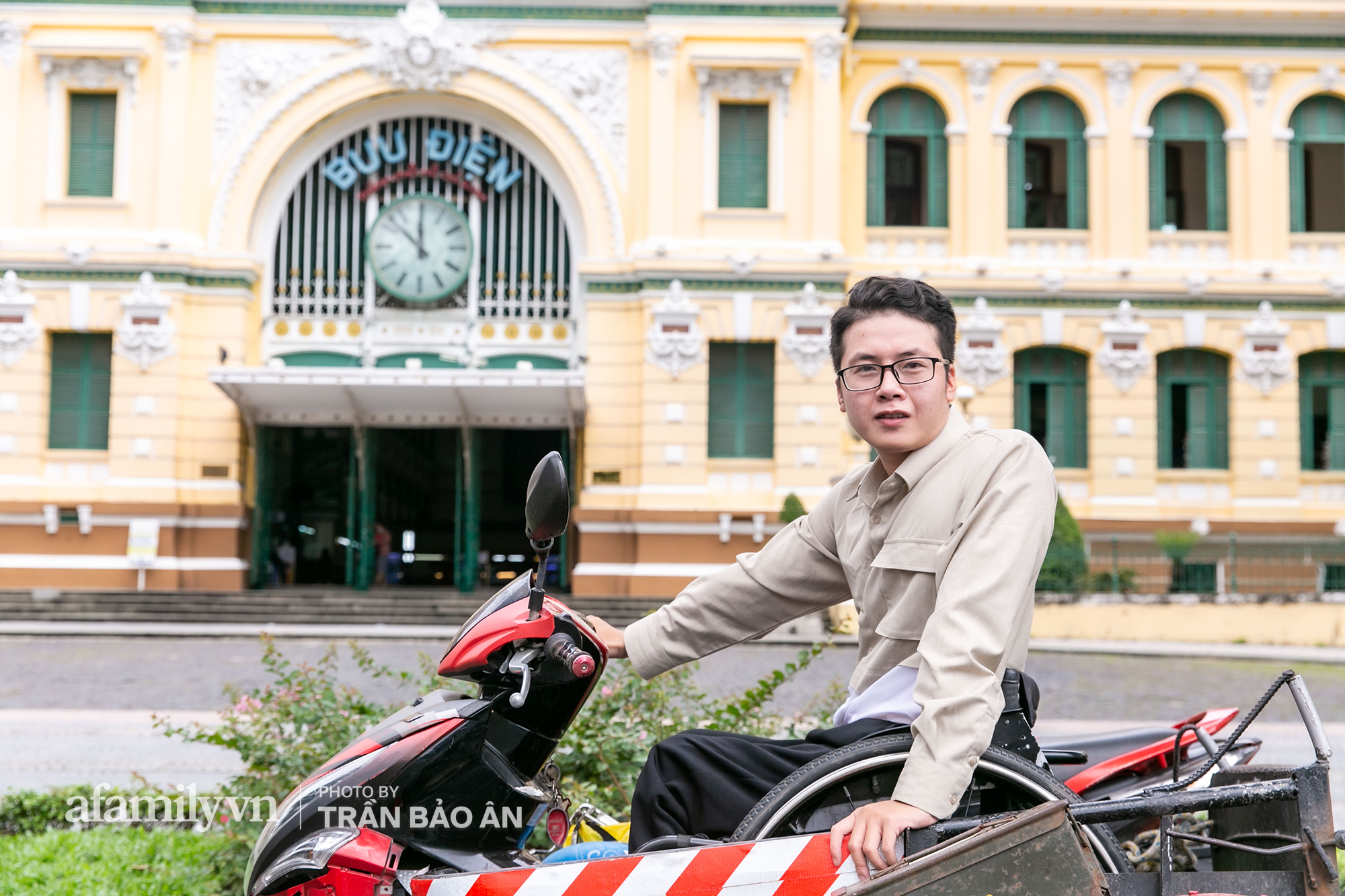 Chàng trai đi phượt bằng xe lăn, chinh phục những con đèo hiểm trở nhất Việt Nam: “Mất 10 năm định nghĩa hai từ “tự do” bằng cách chưa ai từng làm!” - Ảnh 10.