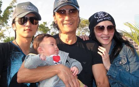 Sau nhiều năm bỏ bê, Tạ Đình Phong lần đầu đón sinh nhật của con trai thứ 2 bên 3 mẹ con Trương Bá Chi? - Ảnh 3.