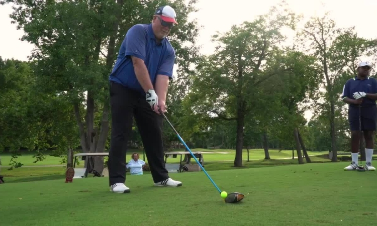 Cuộc sống của golfer mù Chad NeSmith